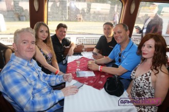 tesprague19_flirt_newmedia003