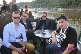 tesprague19_flirt_newmedia020