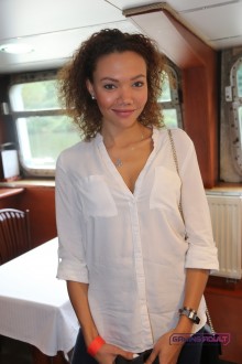 tesprague19_flirt_newmedia043