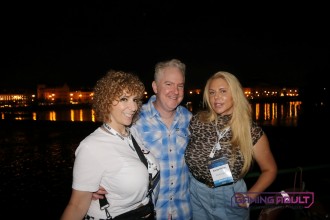 tesprague19_flirt_newmedia066 