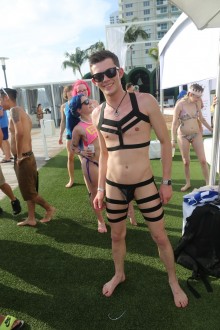 xbizmiami18_mankini_005