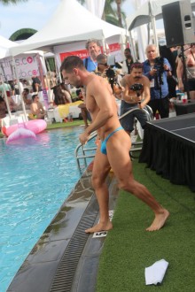 xbizmiami18_mankini_047