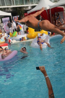 xbizmiami18_mankini_051