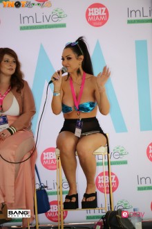 xbiz_miami_2003_d2_096