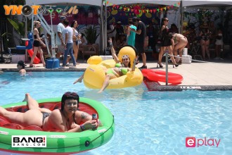 xbiz_miami_2003_d2_123