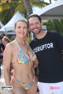 xbiz_miami_2003_d2_262