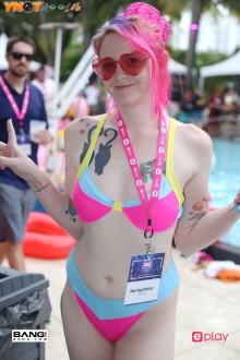 xbiz_miami_2003_d2_305