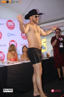 xbiz_miami_2003_d2_333