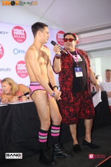 xbiz_miami_2003_d2_341