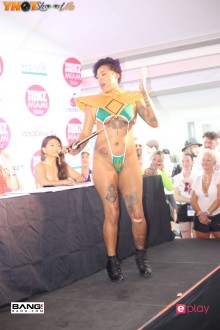 xbiz_miami_2003_d2_414